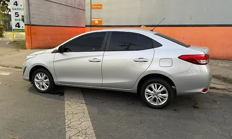 Toyota Yaris ...