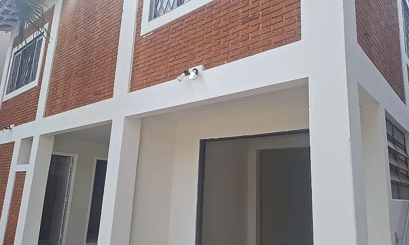 Alugo Sobrado 240 M²...