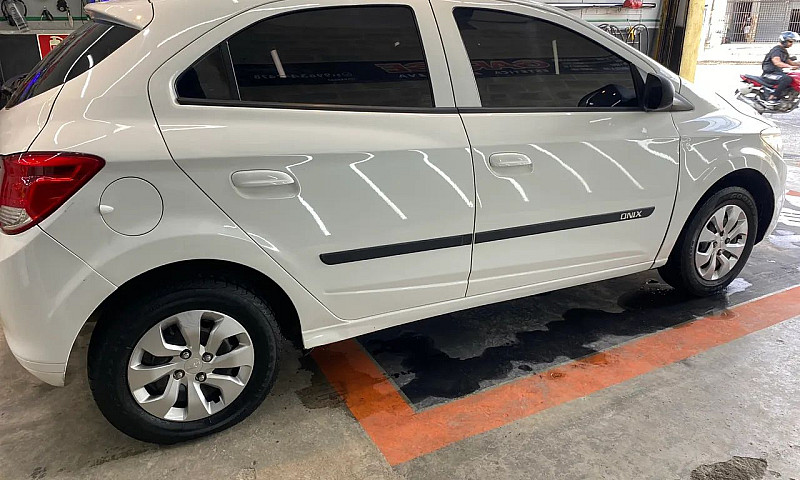 Chevrolet Onix Hatch...