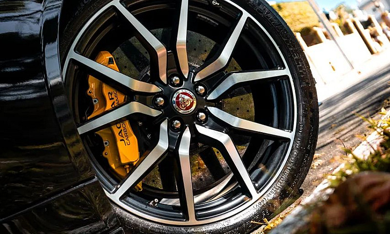 Jaguar F-Type Svr Aw...