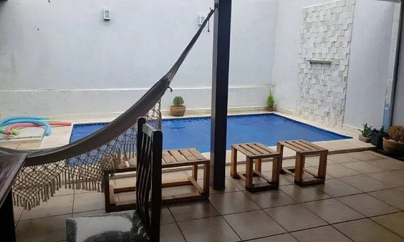 Casa Com Piscina Esc...
