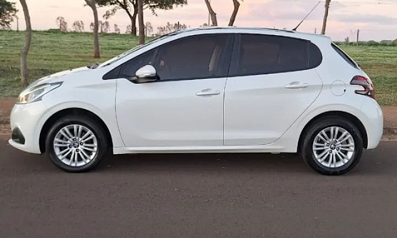 Peugeot 208 Allure 1...