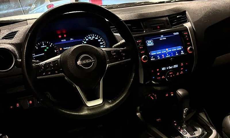 Nissan Frontier Plat...
