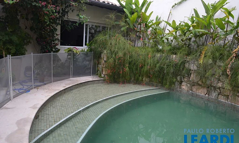 Casa Assobradada - M...