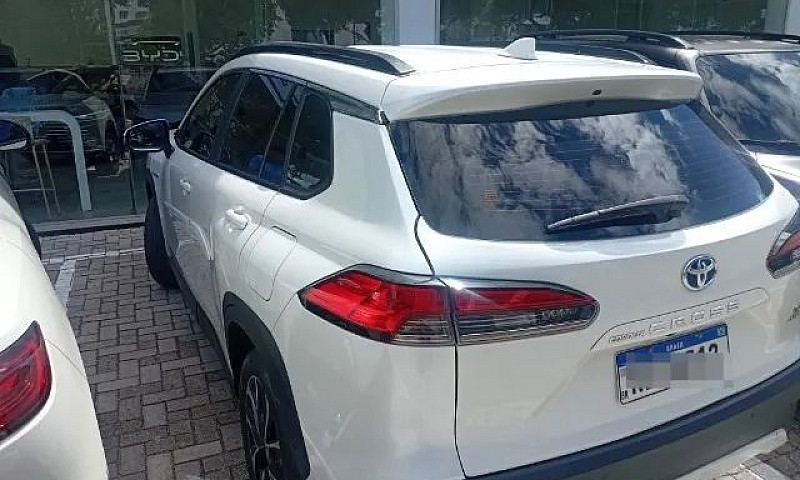Toyota Corolla Cross...