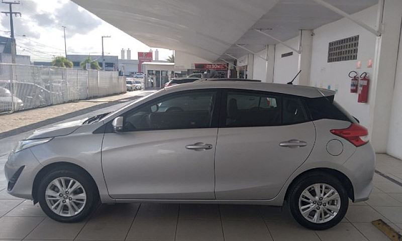 Toyota Yaris 1.3 16V...