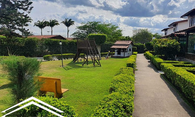 Casa De Condomínio P...