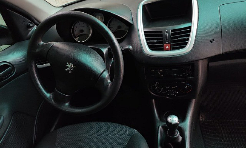 Peugeot 207 2014...