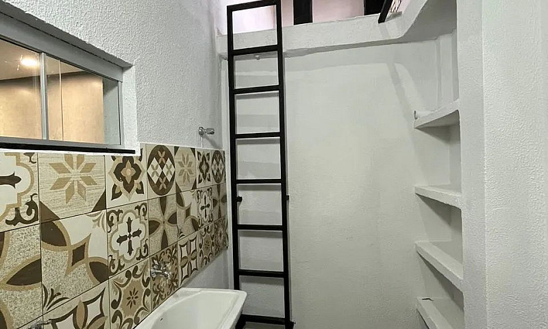 Alugo Casa Reformada...