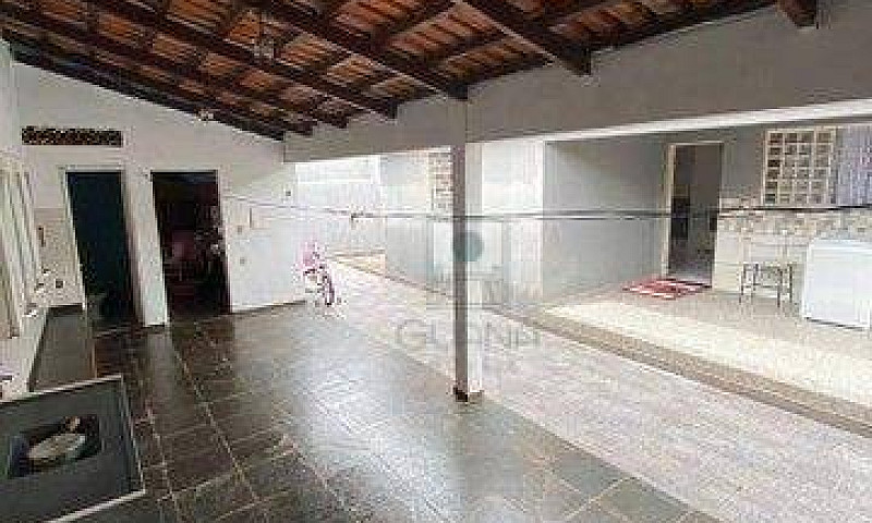 Casa Recém Reformada...