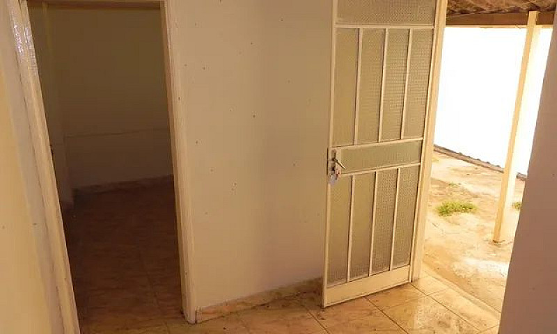 Casa Com 2 Dormitóri...