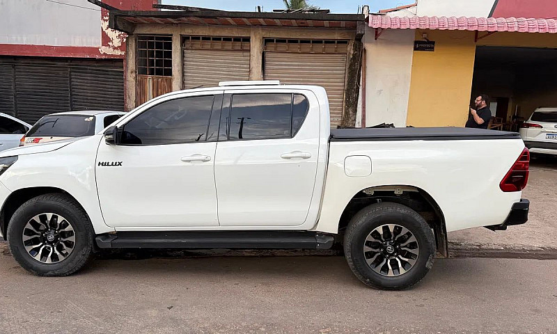 Toyota Hilux 2021 ...