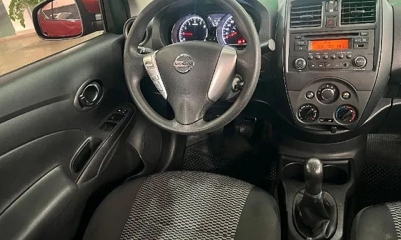 Nissan Versa S 1.6 1...