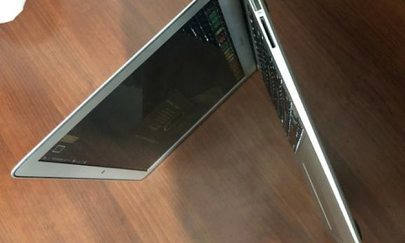 Macbook Air 13 - Ear...