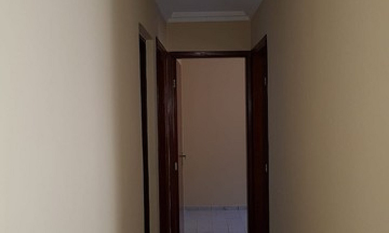 Casa Em Rua Fecahada...