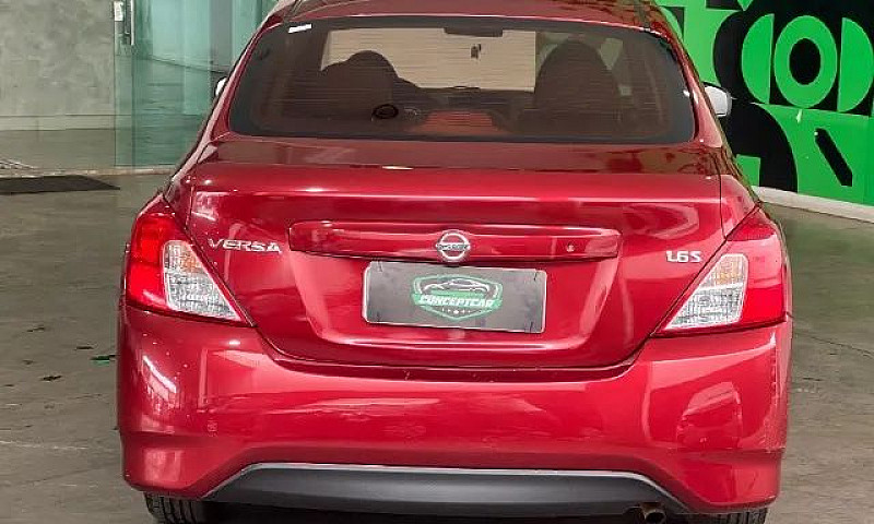 Nissan Versa S 1.6 1...