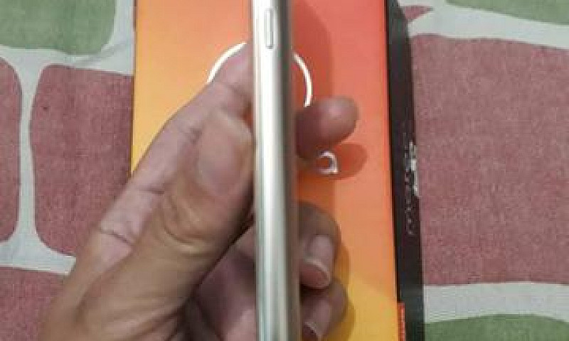 Moto E5 Play...
