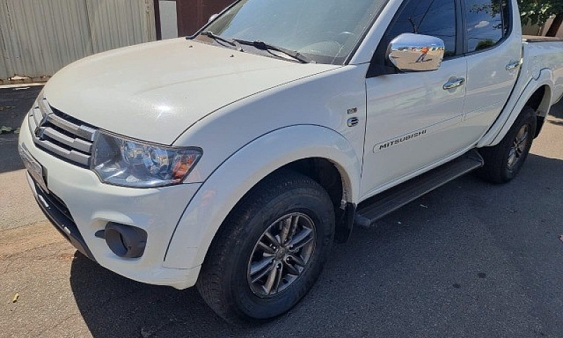 Vendo L200 Triton 11...