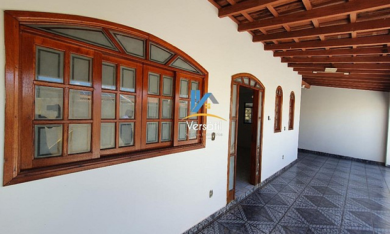 Casa Em Rua Fecahada...