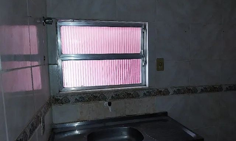 Aluga-Se Casa Tipo A...