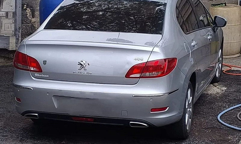 Peugeot 408...