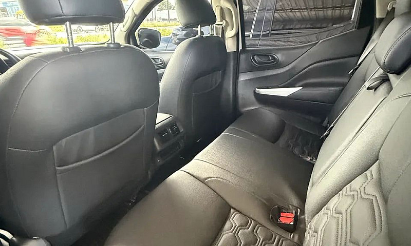 Nissan Frontier Atta...