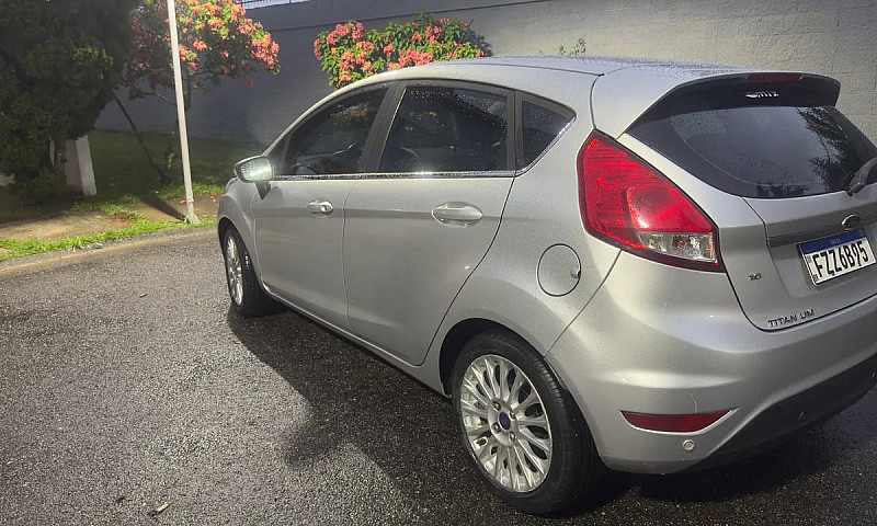 Ford Fiesta Titanium...