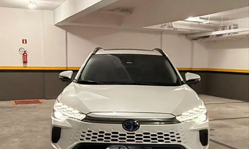 Toyota Corolla Cross...