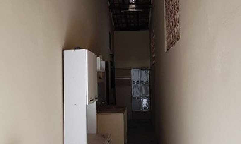 Casa Em Rua Fecahada...