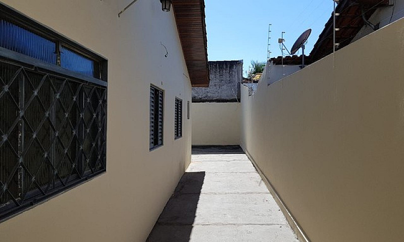 Casa Em Rua Fecahada...