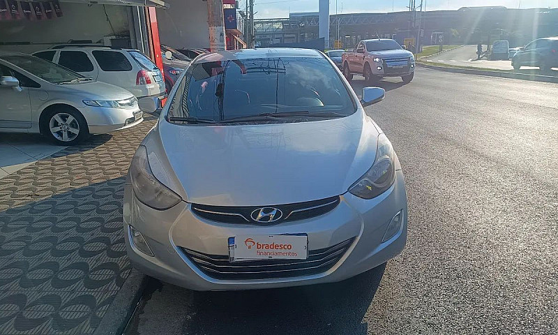 Hyundai Elantra 2012...