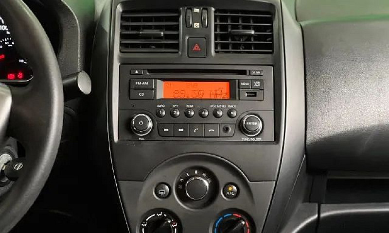 Nissan Versa S 1.6 1...