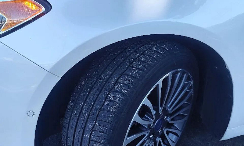 Ford Fusion Titanium...