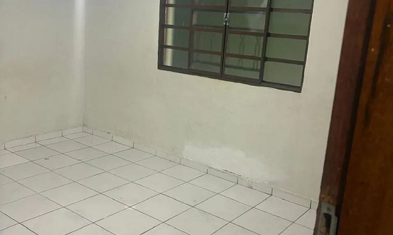 Casa Com 3 Cômodos N...