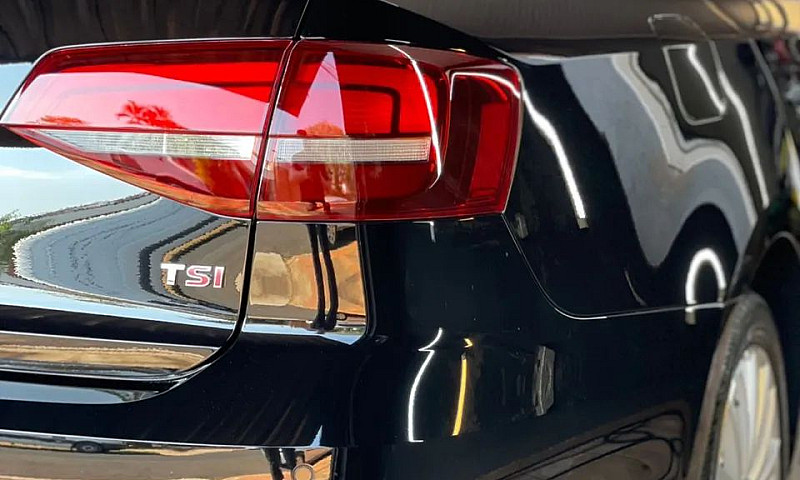 Volkswagen Jetta Com...