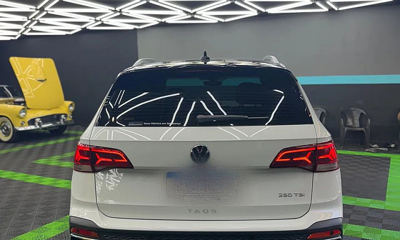 Volkswagen Taos High...