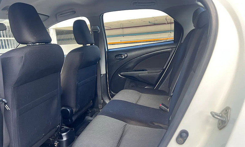 Toyota Etios Xs Seda...