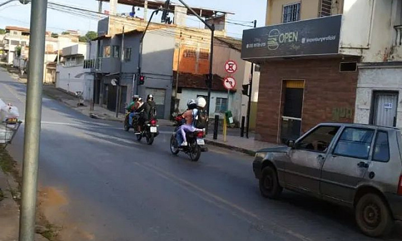 A Lugar Ponto Comerc...
