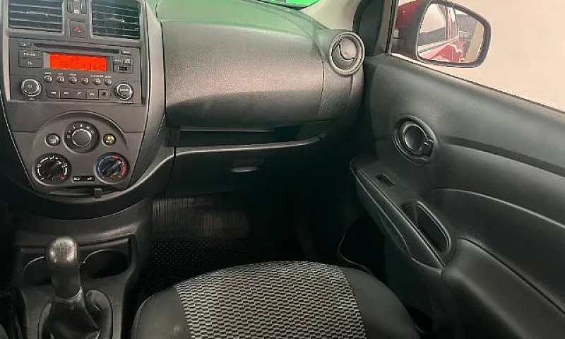 Nissan Versa S 1.6 1...