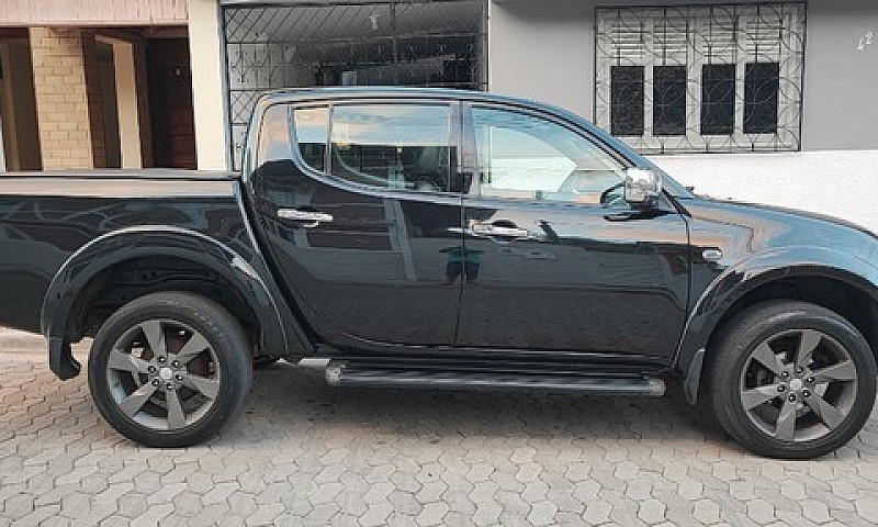  Mitsubishi L200 Tri...