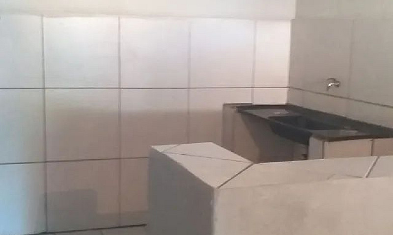 Aluga-Se Casa Pequen...