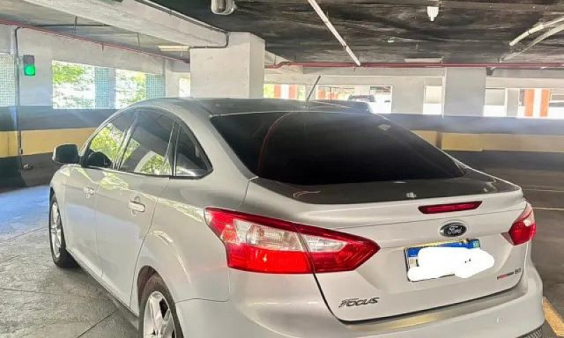 Ford Focus Sedan 2.0...