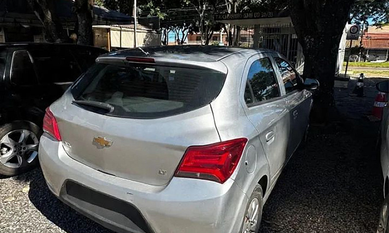 Chevrolet Onix Hatch...