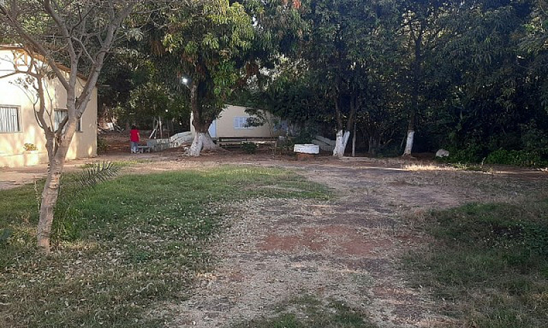 Linda Chácara Dentro...