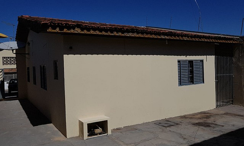 Casa Em Rua Fecahada...