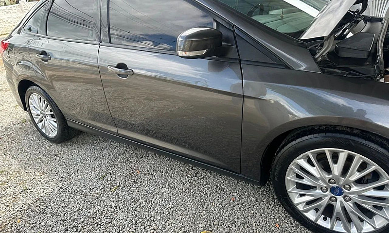 Ford Focus Fastback ...