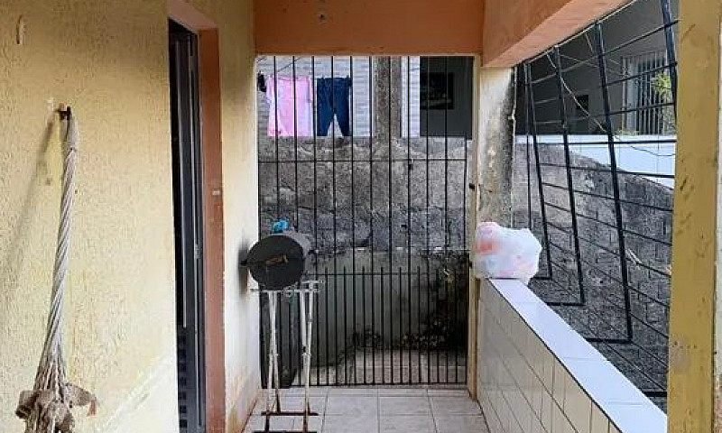 Vende-Se Casa Primei...