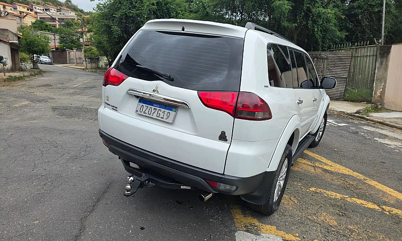 Mitsubishi Pajero Da...