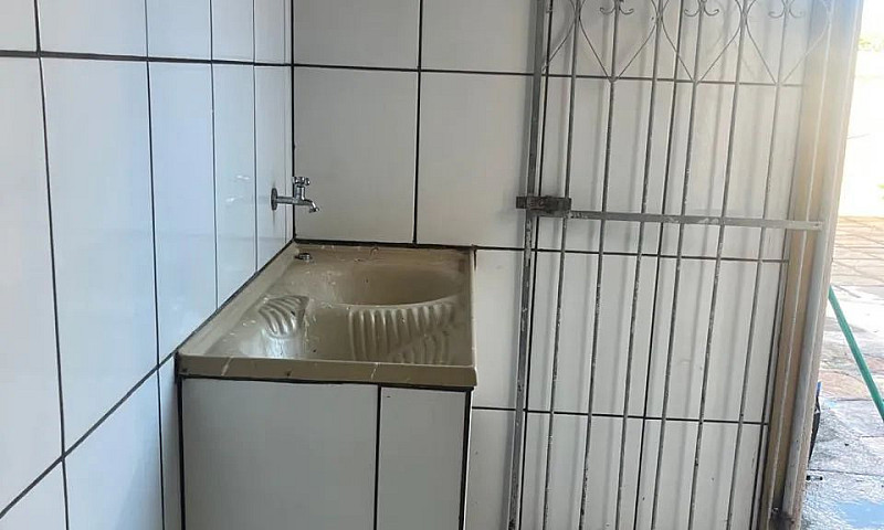 Alugo Um Barracão ...