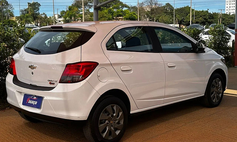 Chevrolet Onix Hatch...